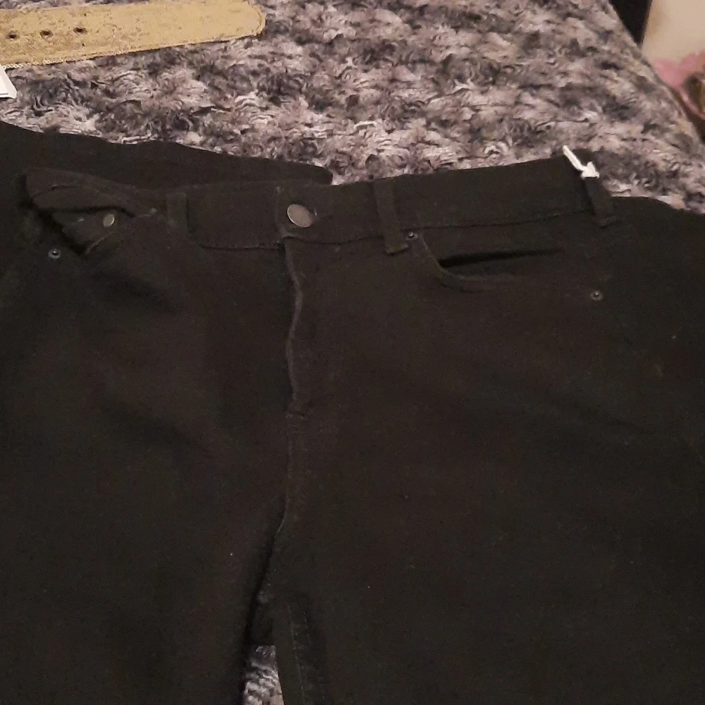 A pants - Picture 2 of 4